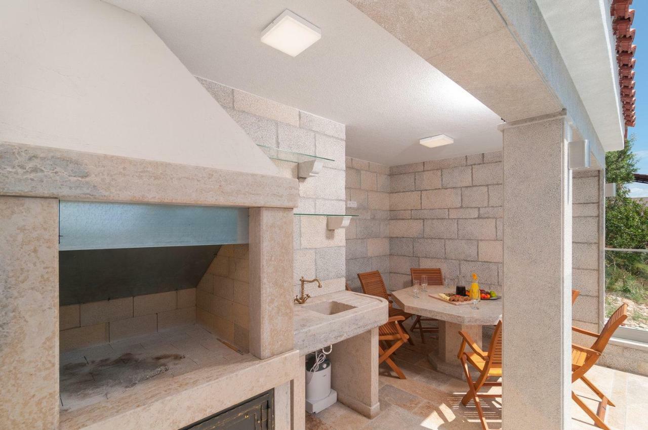 Beautiful Apartment With Private Pool Trogir Eksteriør bilde