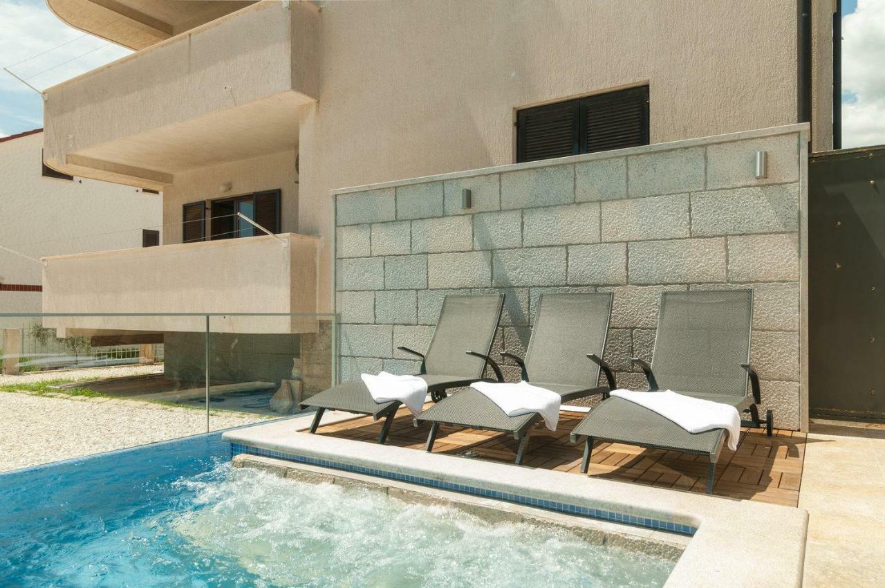Beautiful Apartment With Private Pool Trogir Eksteriør bilde