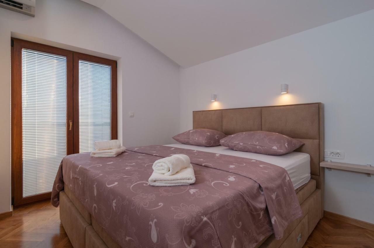 Beautiful Apartment With Private Pool Trogir Eksteriør bilde
