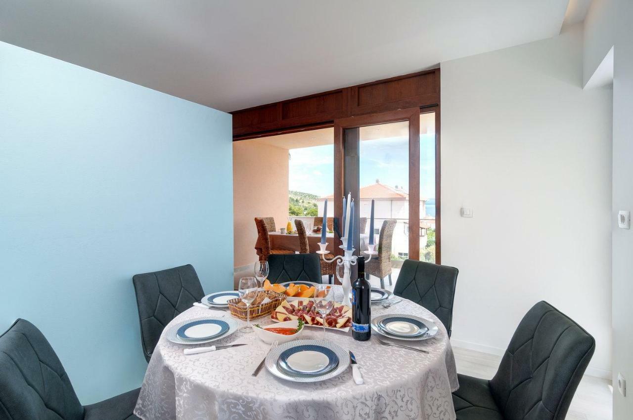 Beautiful Apartment With Private Pool Trogir Eksteriør bilde