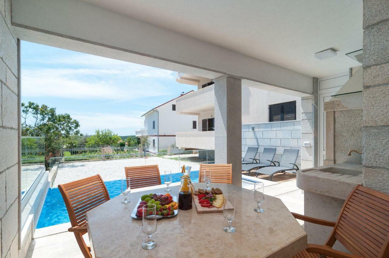 Beautiful Apartment With Private Pool Trogir Eksteriør bilde