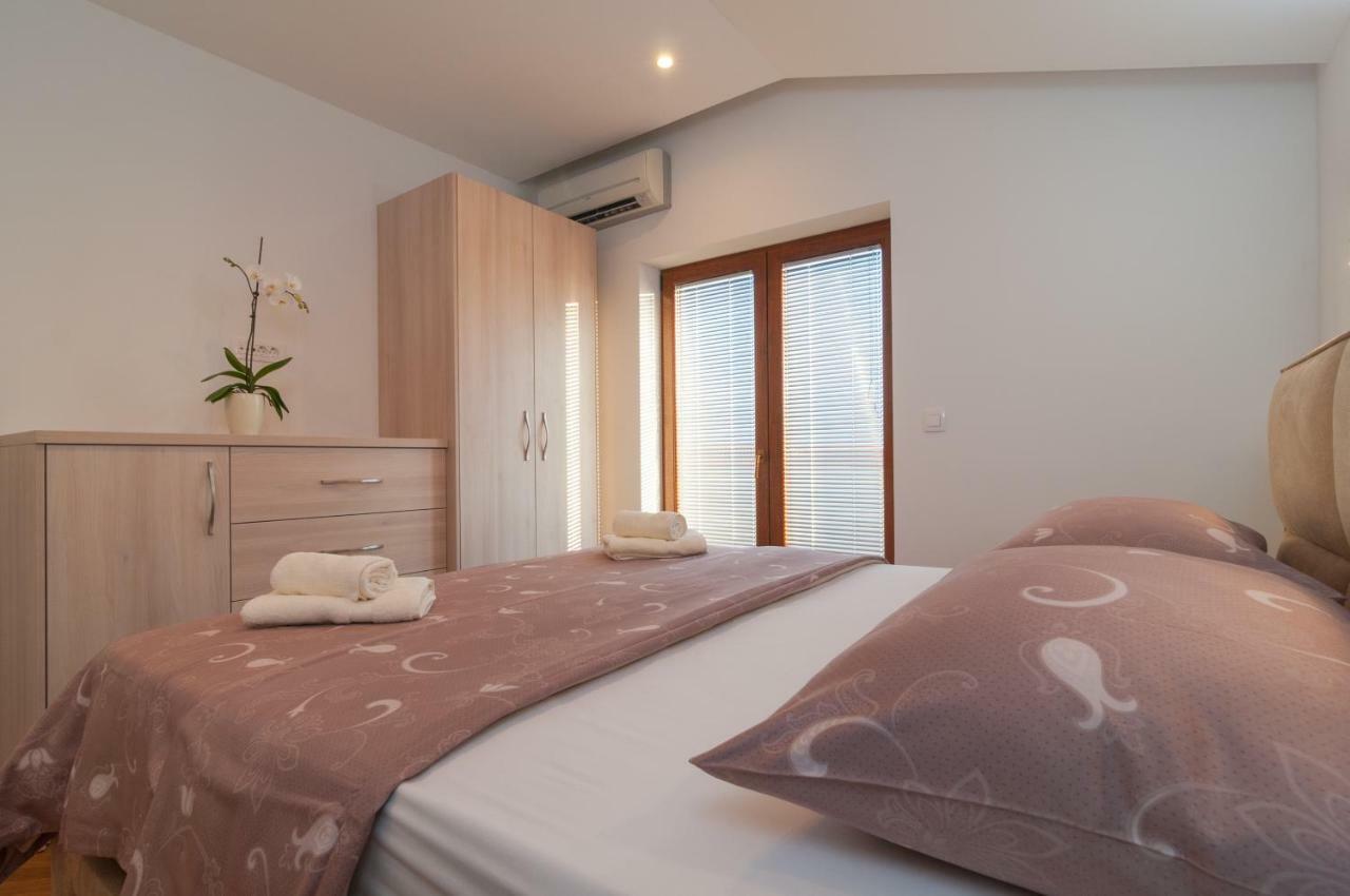 Beautiful Apartment With Private Pool Trogir Eksteriør bilde
